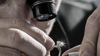 Покупательнице пришлись не по вкусу облагороженные камни в украшениях