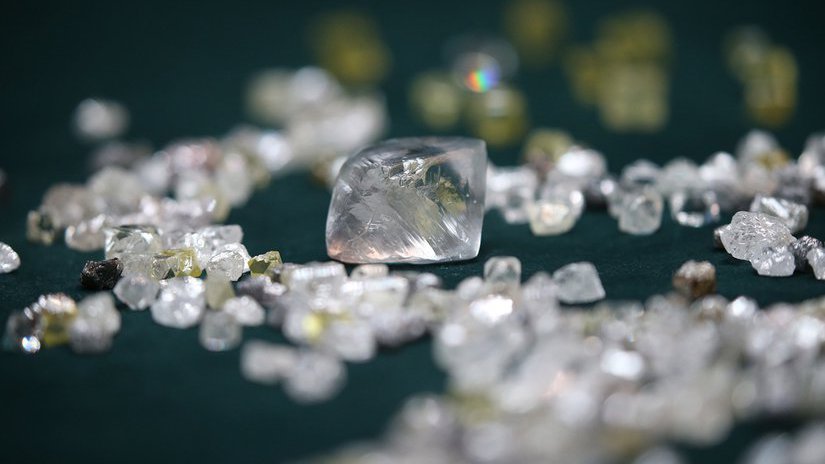 Россия сократила экспорт алмазов