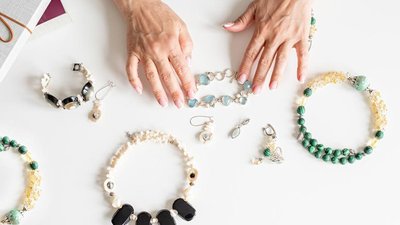 Крупнейший ювелирный ритейлер США купил стартап, который зарабатывает полмиллиарда в год на прокате драгоценности за $21 в месяц