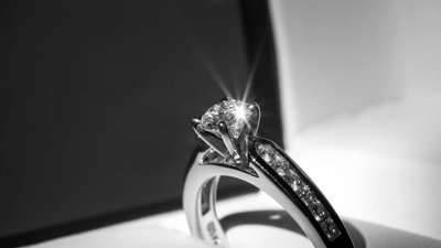 Санкции на алмазы вызовут подорожание "ювелирки" в России
