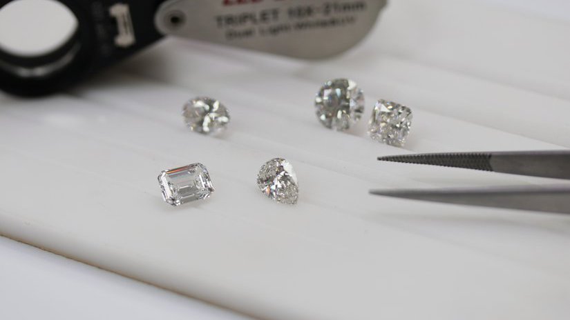 De Beers повысила цены на мелкие алмазы из-за дефицита на фоне санкций к "АЛРОСА"