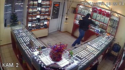 В Крыму задержали подозреваемого в разбойных нападениях на ювелирные магазины