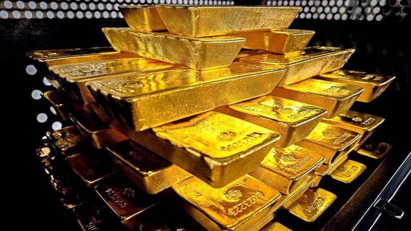Черная пятница: Золото дорожает более чем на 1% на ослаблении доллара