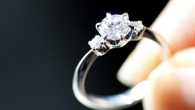 Бесконечная ликвидация: как ювелирная сеть Sunlight заработала миллиарды на дешевых бриллиантах и стала интернет-мемом