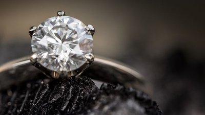 АЛРОСА отметила устойчивый спрос на ювелирные украшения в рождественские праздники