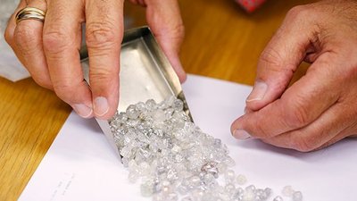 "АЛРОСА" ожидает восстановление спроса на алмазы в мире в конце года или в 2021 году