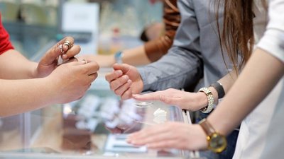 В России растет популярность украшений из красного золота и стали