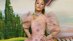 Ариана Гранде вышла в свет в бриллиантовых украшениях весом 100 карат