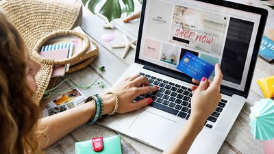 Оборот интернет-торговли в России за 2022 год увеличился почти на 30%