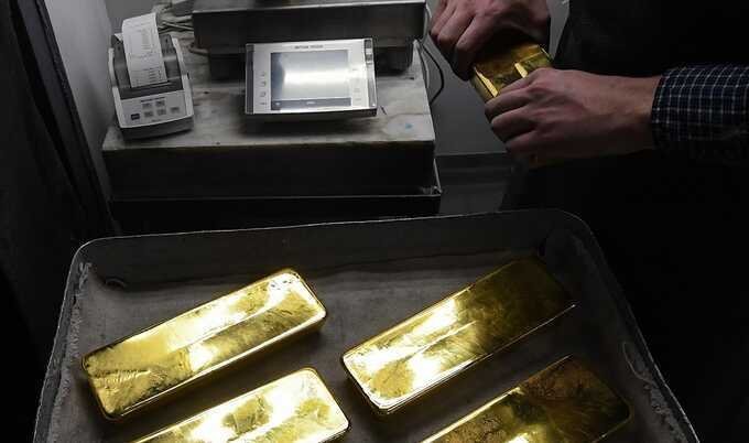 Владельца одного из крупнейших российских золотоперерабатывающих заводов подозревают в краже 150 кг своей же продукции — золота на более чем 500 млн рублей