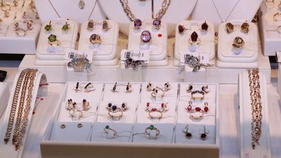 Ювелиры сокращают число магазинов