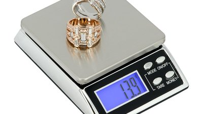 Покупатель вправе попросить продавца взвесить купленные украшения в его присутствии