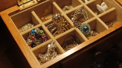 Торговля ювелирными изделиями на пространстве ЕАЭС будет упрощена: при экспорте в другие страны Союза на них не нужно будет ставить повторные пробы