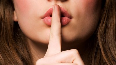 Из золота и с алмазами: сколько стоят самые дорогие трусы в мире и кто владелец