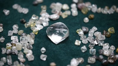 Мировой ювелирный рынок начал рушиться после введения санкций на российские алмазы
