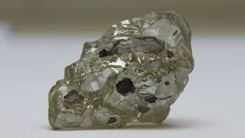 В Якутии добыли крупный алмаз, похожий на челябинский метеорит