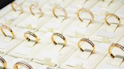 Россиянка подала в суд из-за выпавших из кольца бриллиантов