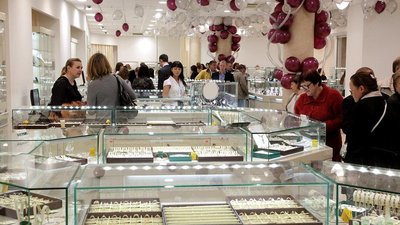 Лучшие друзья — не бриллианты: магазины ювелирки расширяют ассортимент