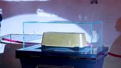 Слиток золота с рекордным весом 300 кг изготовили в Дубае
