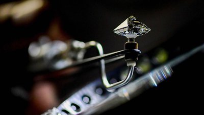 Ситуация с коронавирусом заставила резидента СПВ изменить направление экспорта бриллиантов