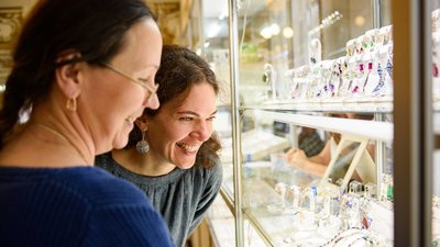 Ювелирный ренессанс: В Петербурге подсчитали онлайн-продажи украшений