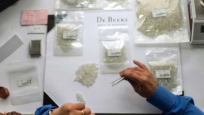 De Beers во II цикле сократила продажи алмазов на 13,5%