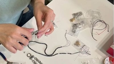 От брошек — до ювелирной бижутерии: ростовский дизайнер рассказала о создании своего бренда украшений