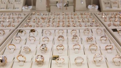 Ломбарды реализуют невостребованные залоги себе в убыток