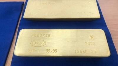 Россияне массово скупают золото: поможет ли это сберечь накопления