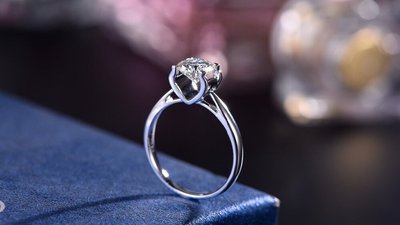 Потребители предпочитают природные бриллианты и остаются в неведении о лабораторной альтернативе