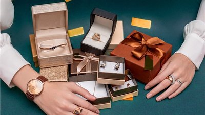 Россияне начали активно скупать золото и драгоценности: названа причина ажиотажа