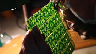 Китайские ученые научились извлекать золото из отходов с помощью графена