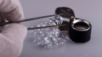 Бриллианты возвращают позиции