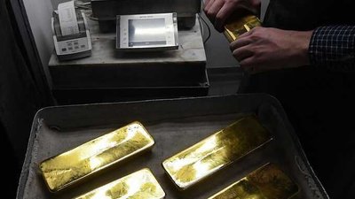 Владельца одного из крупнейших российских золотоперерабатывающих заводов подозревают в краже 150 кг своей же продукции — золота на более чем 500 млн рублей