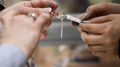 Создана лазерная технология защиты драгоценностей из серебра от подделок