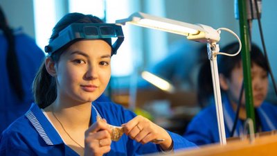 АЛРОСА и СВФУ откроют технологическую школу по обработке алмазов