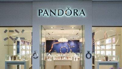 Pandora закрыла 30% ювелирных магазинов на фоне пандемии