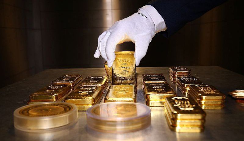 Золото дорожает за счет роста спроса на безопасные активы
