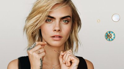 Чем заняться на карантине: попробовать новый фильтр в Instagram с украшениями Dior