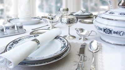 Продавать серебряные ложки и кастрюли хотят разрешить в сувенирных лавках