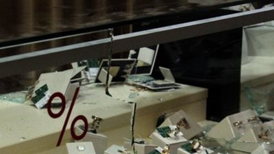 В Ростовской области из ювелирного магазина вынесли товара на 7 млн рублей