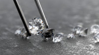 Ценителей лабораторных камней в последнее время в России становится все больше