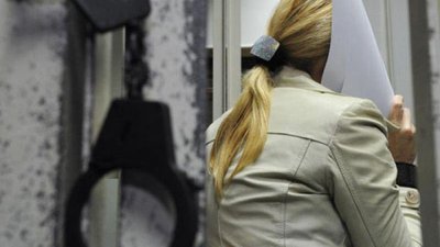 Золото – на бижутерию: кассир обокрала ломбард  на крупную сумму