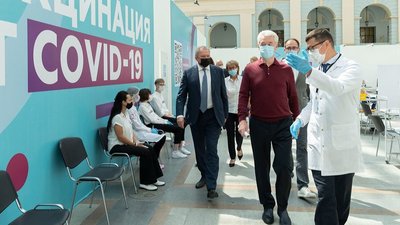 Сергей Собянин открыл в Гостином Дворе один из крупнейших в Европе центров вакцинации