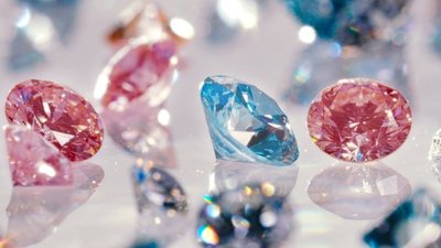 Lightbox De Beers открывает завод по производству синтетических бриллиантов