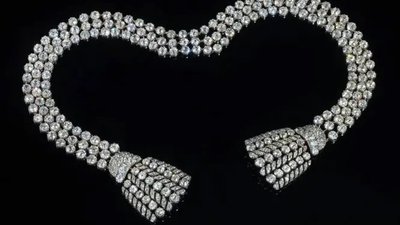 Ожерелье, связанное со скандалом вокруг Марии-Антуанетты, продали за $4,8 млн