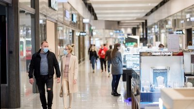 "Изоляция обнажила слабые места": покупатели не спешат спасать fashion–рынок