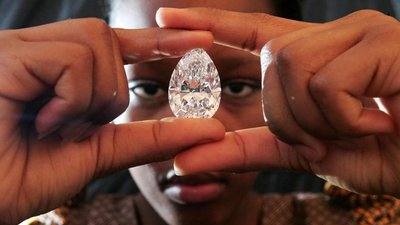 Сайтхолдер De Beers открывает завод по производству бриллиантов в Ботсване