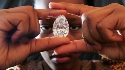 Сайтхолдер De Beers открывает завод по производству бриллиантов в Ботсване