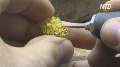 Золотые украшения в форме коронавируса пользуются особым спросом в Иордании